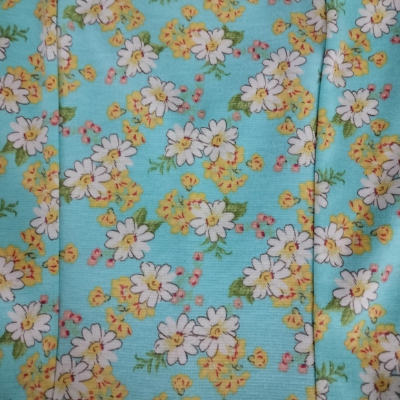 Floral Peplum With Heart Cutout - Picture 4 of 5